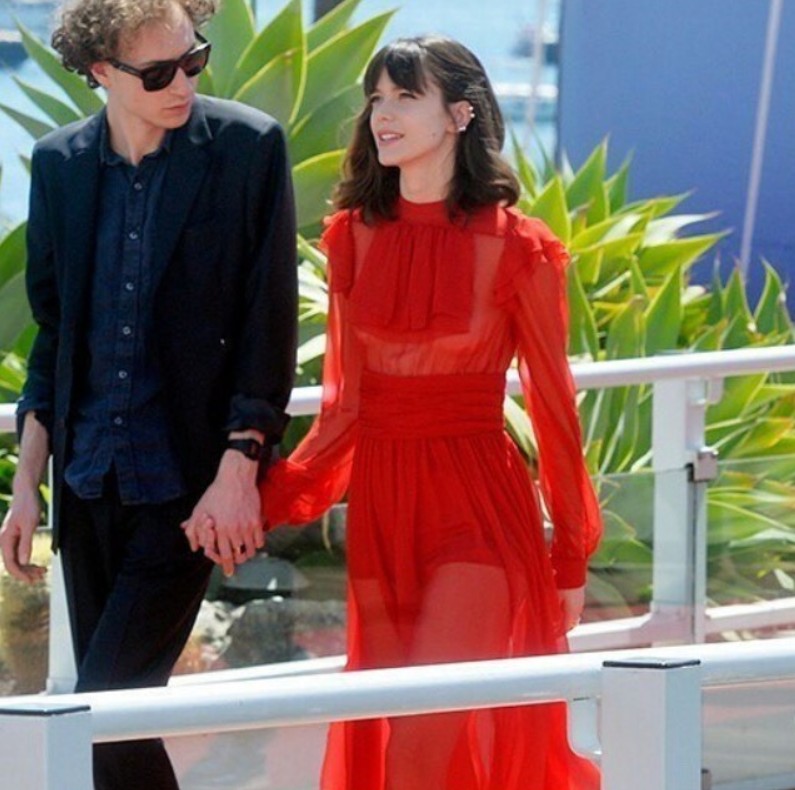 Stacy Martin arriving at the Cannes with her now-former boyfriend, Daniel Blumberg, in 2017